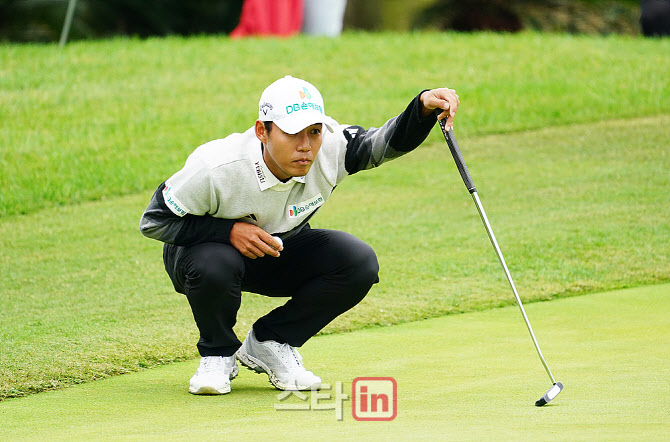  문도엽, 신중히 읽어낸다                                                                                                                                                                          