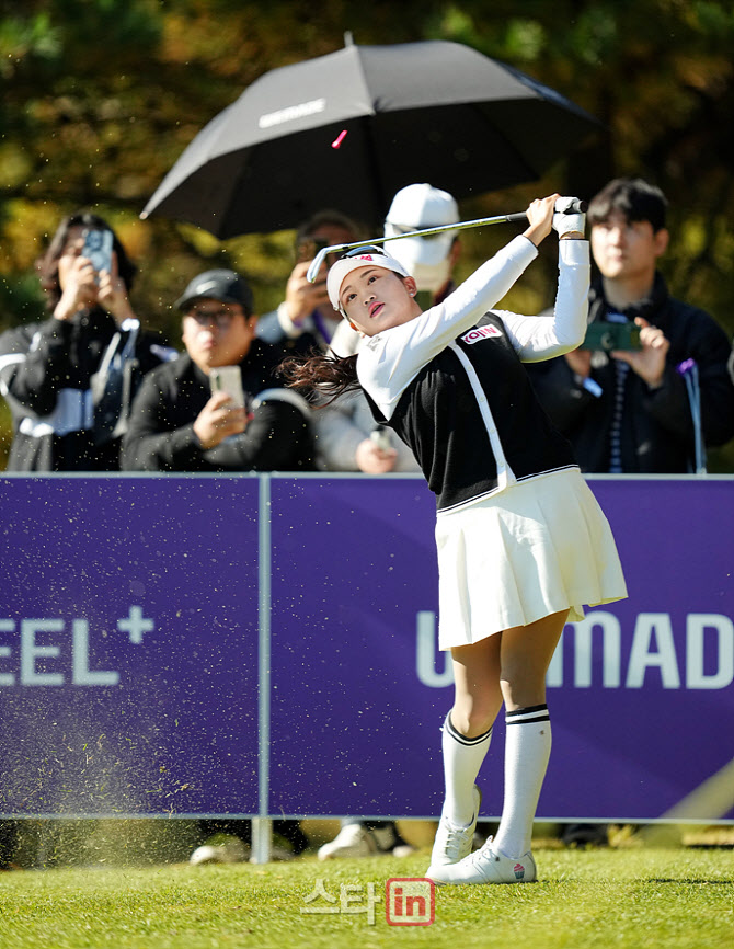 노승희,강력하게 날린 아이언샷                                                                                                                                                                     