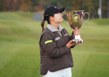 홍정민,기쁨의 우승 키스