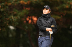 [포토]송가은,타구를 확인해요                                                                                                                                                                            