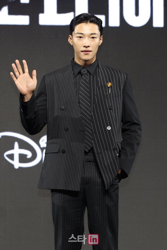 우도환, 훈훈한 인사                                                                                                                                                                               