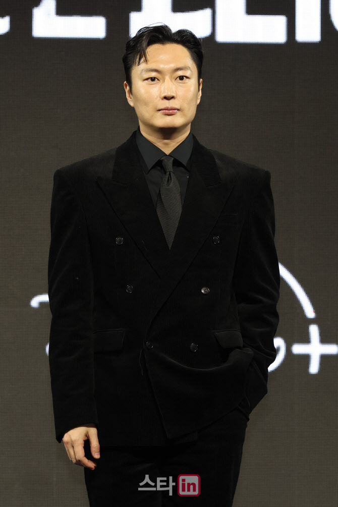 노재원, 묵직한 남자의 매력                                                                                                                                                                        