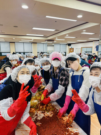 박성현, 팬과 함께 김장 봉사활동 참여