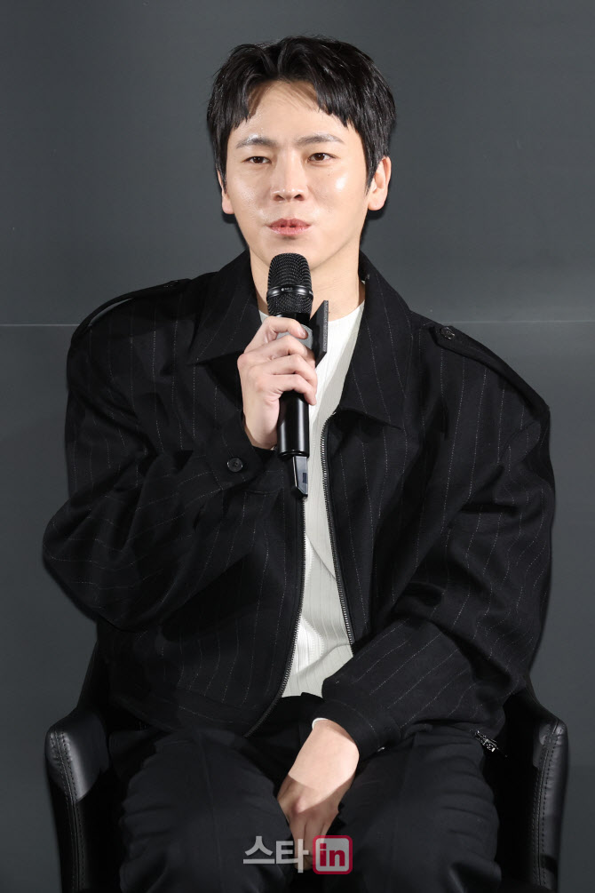 인사하는 이재균                                                                                                                                                                                   