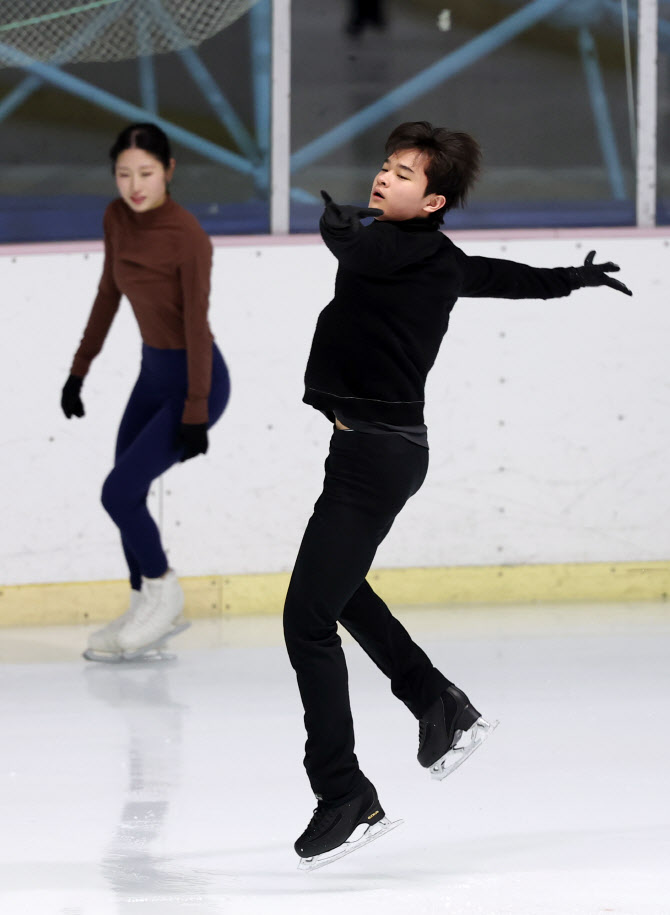  훈련하는 피겨 김현겸                                                                                                                                                                             