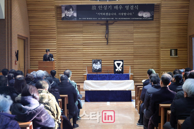 '국민 배우' 안성기 아들의 인사말