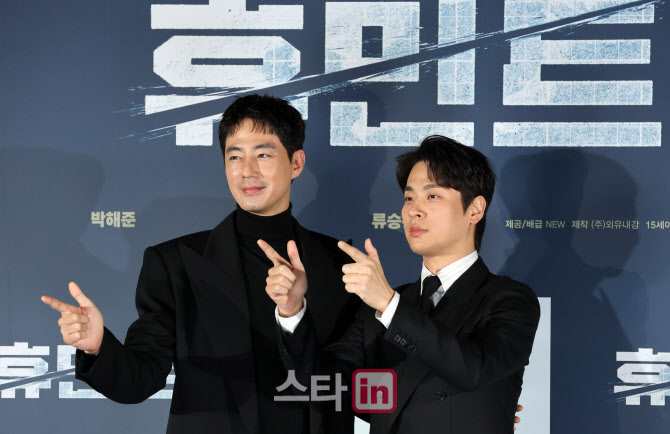 조인성-박정민, 빵야빵야                                                                                                                                                                           