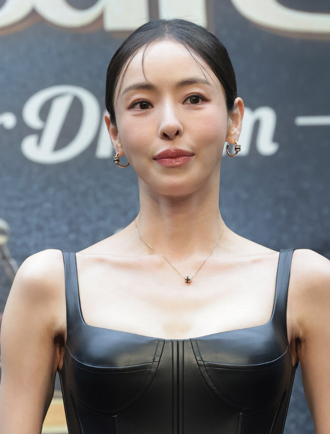 이다희, 인형이야 사람이야                                                                                                                                                                               