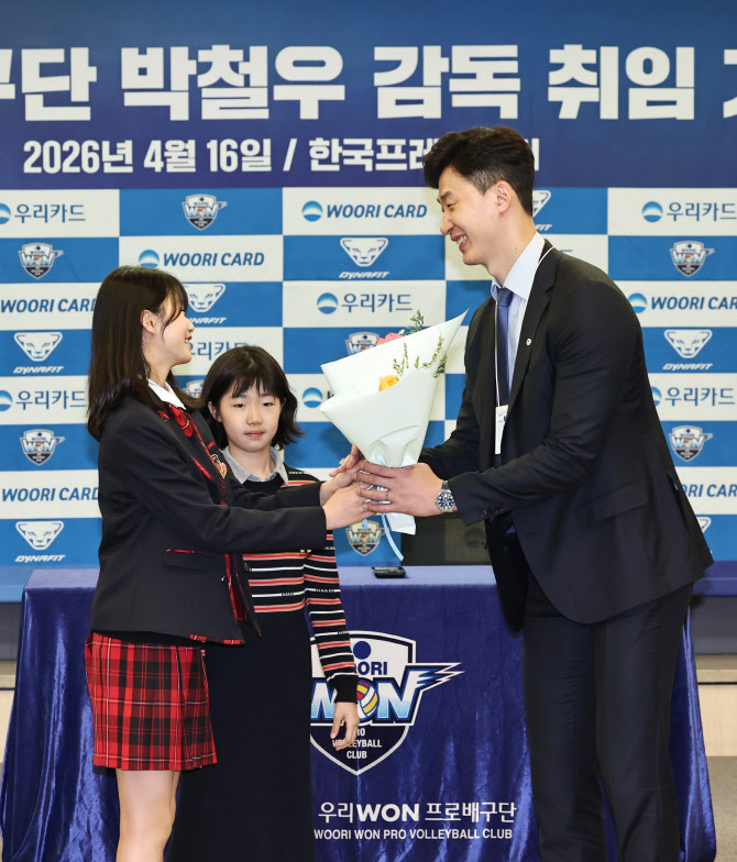 박철우 감독 "최고의 전술은 팀워크·헌신"