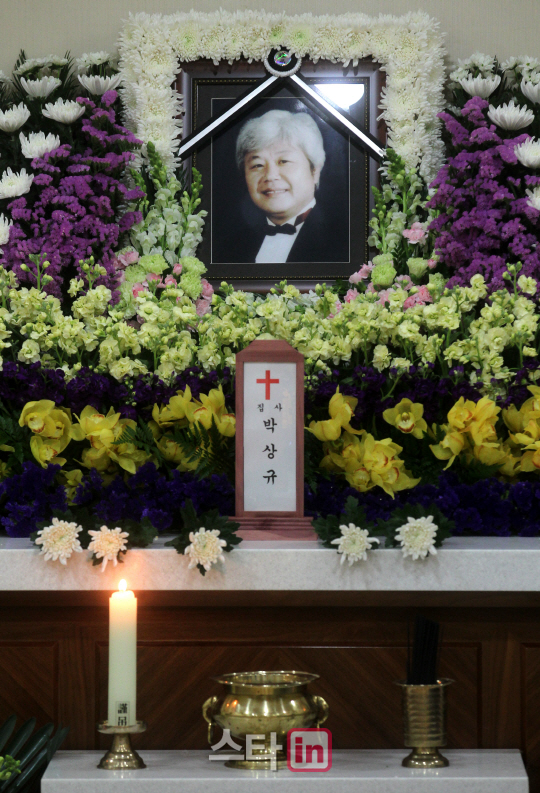 04.01】【明星】歌手兼主持人朴尚奎中风身亡享年71岁