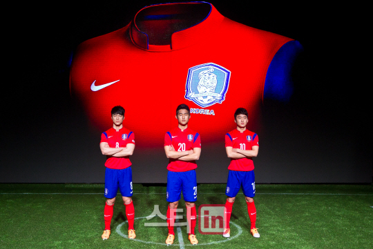 포토대한민국 축구 국가대표팀 유니폼을 공개합니다!