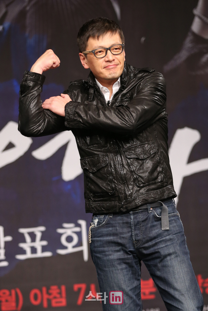 [포토]정찬 '난 힘쎈 남자'
