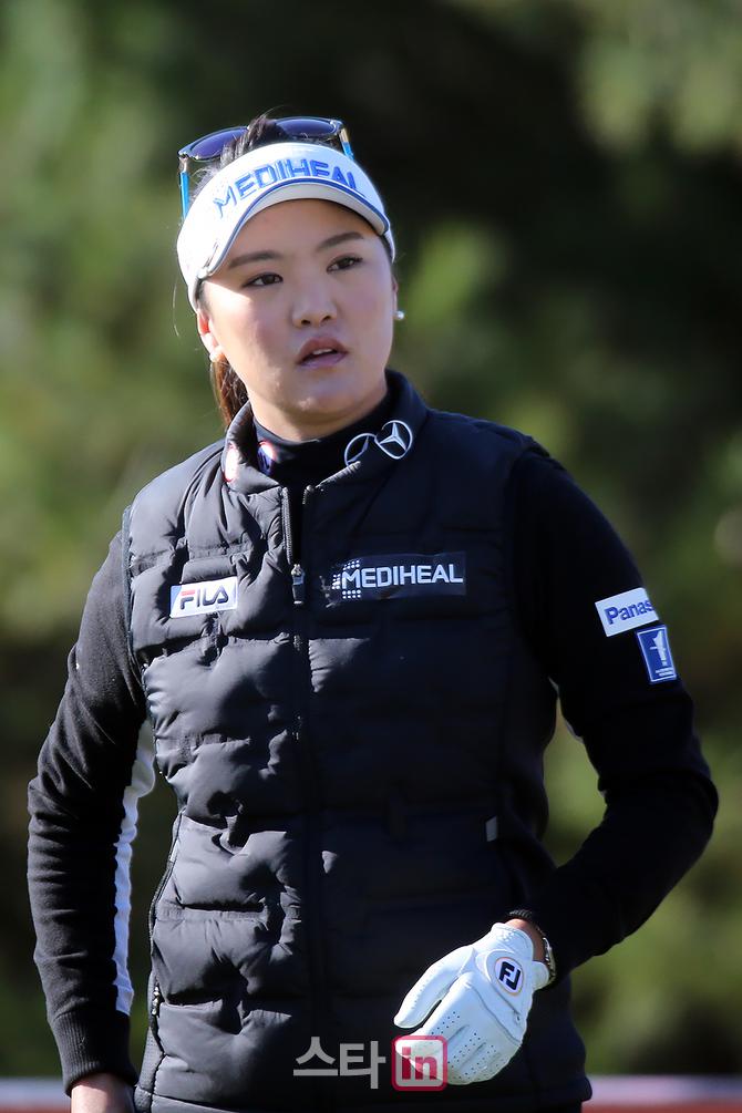 [포토] 올해의 선수상 유소연 '신중하며 섬세한 골프'