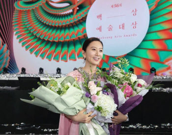 김희애, '백상예술대상' 뒷이야기 "'부부의 세계' 팀과 나누고 싶어"