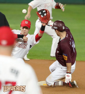 SK, 한 경기 16볼넷 허용 불명예...KBO 역대 최다 신기록