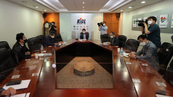 강동희 전 감독, 징계 해제 및 복권 무산...KBL "재논의도 없을 것"