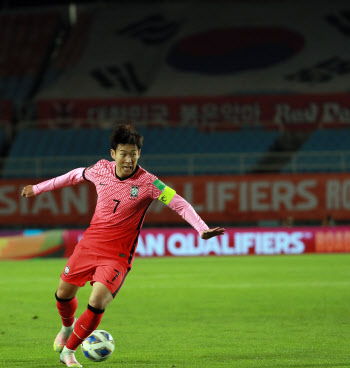 손흥민이 벤투 구했다...한국, 시리아에 2-1 극적 승리