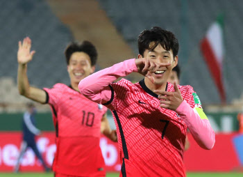 '손흥민 선제골' 한국, 이란 원정서 귀중한 승점 1점...1-1 무승부