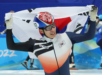 대한민국 첫 금메달 황대헌의 전략 “아무도 손 못대게 하는 것”