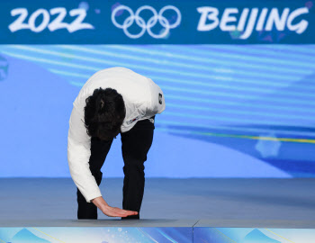 '빙둔둔 버려 ISU 경고' 中 가짜뉴스.. 차민규 "예쁘네" 인증