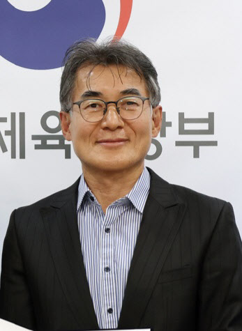 서천범 레저산업연구소장 "골프장 이용료 규제 장치 마련"