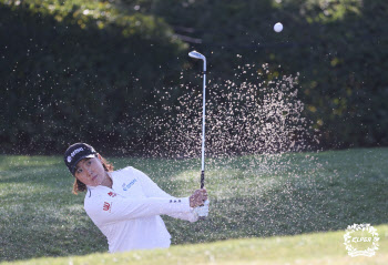 김해림, KLPGA 투어 개막전 2R 4타 차 선두…‘바람의 여왕 도전’