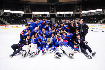 한국 U18 아이스하키, 세계선수권 극적 우승...6년 만에 3부 승격