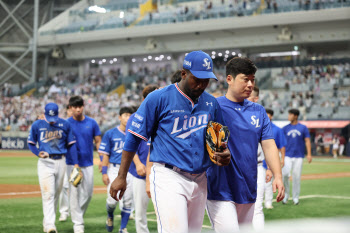 '또 무너진 돌부처' 삼성, 끝내기 안타 맞고 충격의 12연패