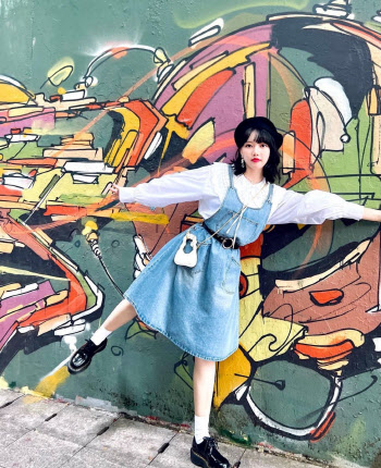 예린, 감각적인 여름 패션…'눈부신 청량美'
