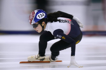 쇼트트랙 기대주 김길리, 2차 월드컵 1500m 금메달…최민정 동