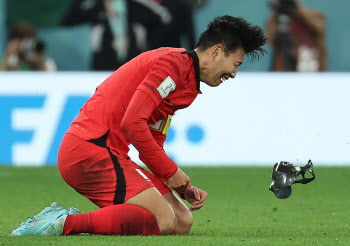 몸이 부서져라 뛴 '울보' 손흥민, 세 번째 월드컵 만에 기쁨의 눈물