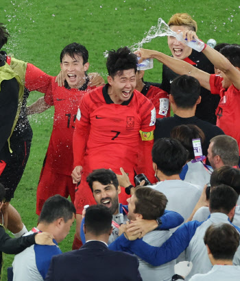 기적 이룬 한국 축구대표팀, 최강 브라질 상대 새 기적에 도전
