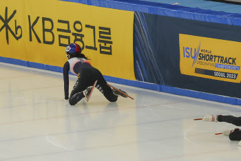 ‘불운에 불운’ 여자 대표팀, 500m 전원 준결승 진출 실패