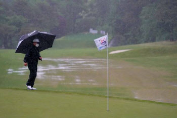 GS칼텍스 매경오픈도, KLPGA 투어도 비바람 때문에 ‘축소 진행’