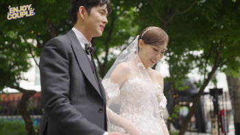 손민수♥임라라, 결혼식 영상 공개… 유재석 “진심으로 축하”