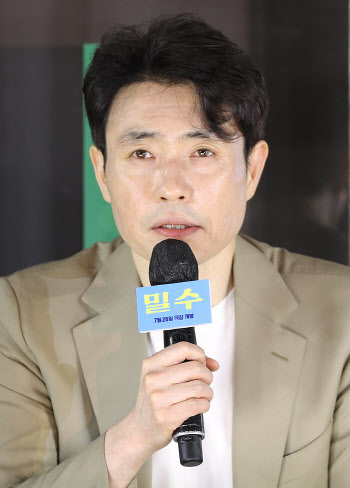 류승완 감독 "'밀수' 기획부터 김혜수·염정아 떠올려…대체불가"