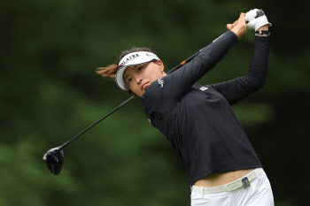 고진영, 메이저 여자 PGA 챔피언십 2R 공동 8위 점프…선두와 4타 차