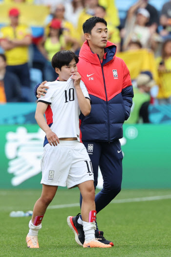 '잘 싸웠지만...' 불운과 실수에 고개 숙인 女축구대표팀