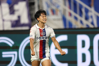 ‘미드필더도 잘해요’ 이승우, 수원FC 무승 끊어내며 라운드 MVP... K2는 조영욱