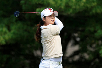 최혜진·유해란, LPGA투어 크로거 퀸즈 1R 공동 6위…선두와 2타 차