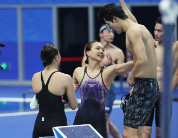 황선우, 5번째 메달 수확...한국 수영, 혼성 혼계영 동메달