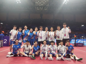 세팍타크로 여자 레구 단체전, 최강 태국에 패해 은메달