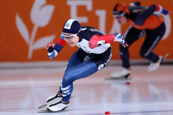 '스케이트 부츠 적응 끝났다'...김민선, 월드컵 3차 대회 금메달