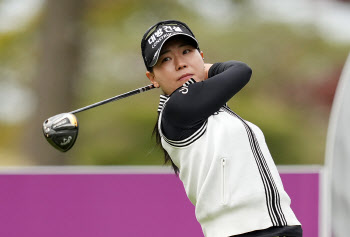 이소미, LPGA 수석합격 보인다..9언더파 몰아치며 선두 도약