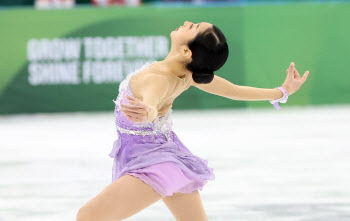 피겨 기대주 신지아, 강원청소년올림픽 쇼트 3위…‘아쉬운 점프 실수’