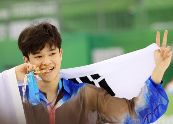 ‘차세대 피겨 왕자’ 김현겸, 남자 피겨 첫 청소년동계올림픽 금메달