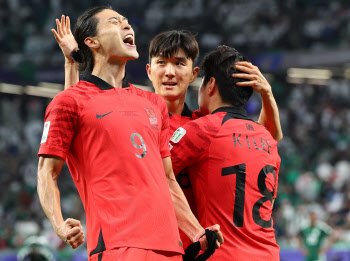 '욕받이' 추락했던 조규성, 한국축구 희망 되살린 '해결사'