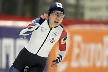 김민선, 빙속 스프린트선수권 500m 1차 3위…중간 순위 11위
