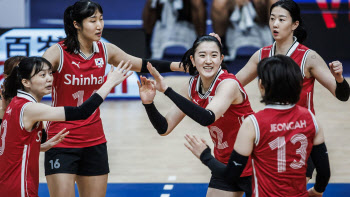 한국 여자배구, VNL 30연패 사슬 드디어 끊었다...태국에 승리