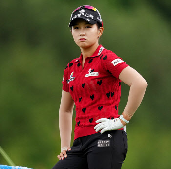 KLPGA 파죽의 2연승 박현경, 세계랭킹도 고속질주..35위로 도약